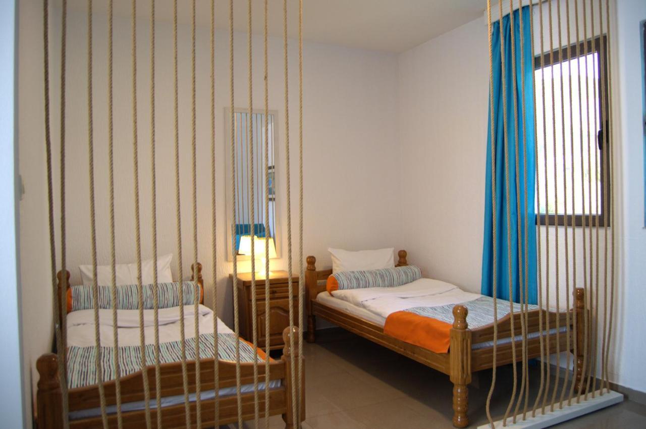 Apartment Yeshill & *