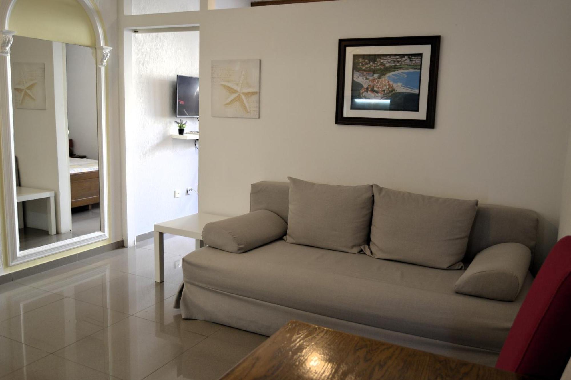 Yeshill & Apartment Budva